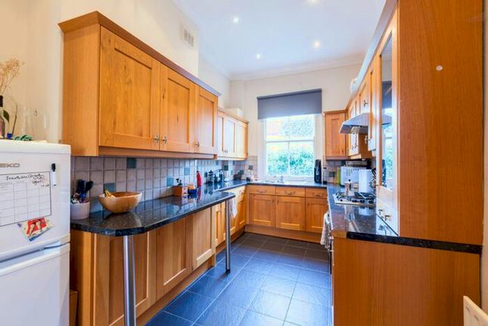 2 Bedroom Maisonette To Rent In Medina Road, Finsbury Park, London, N7