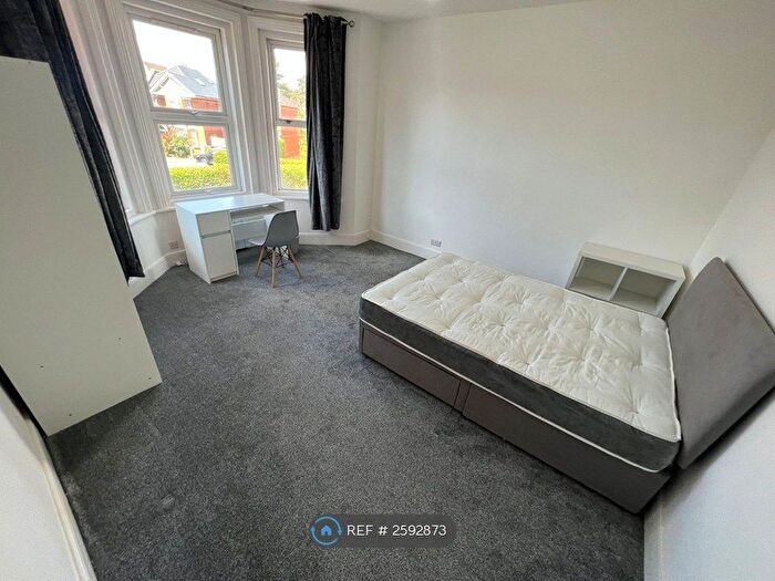 2 Bedroom Flat To Rent In Heron Court Road, Bournemouth, BH3