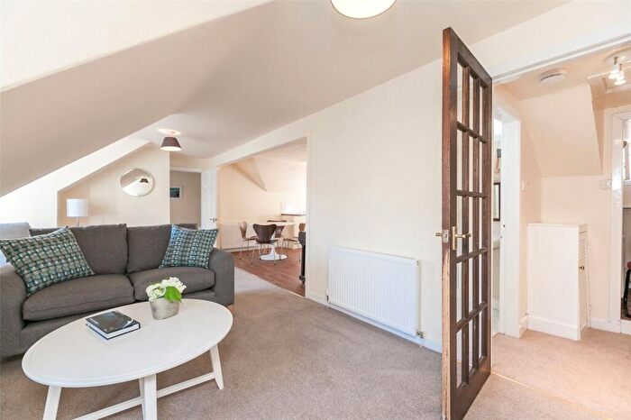 1 Bedroom Flat To Rent In Rose Street, Edinburgh, EH2