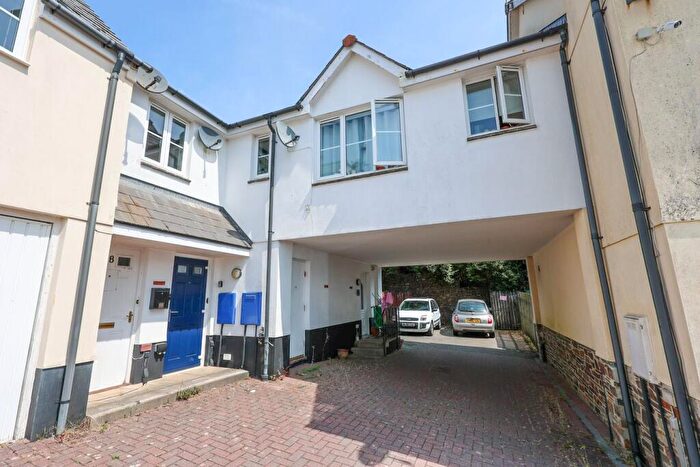 2 Bedroom Coach House For Sale In Mullion Close, St Austell, PL25