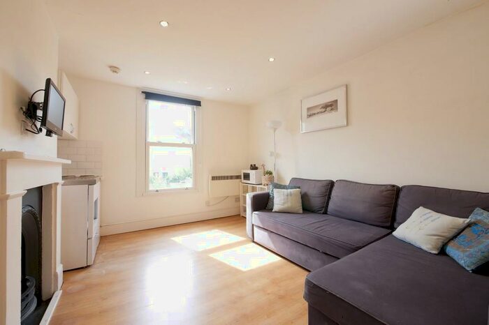 Studio To Rent In Ferme Park Road, Finsbury Park, N4