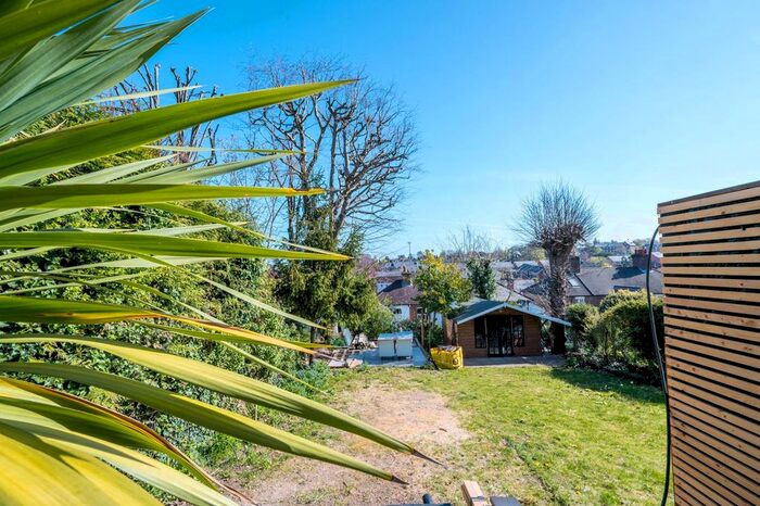 2 Bedroom Maisonette To Rent In Pewley Way, Guildford, GU1