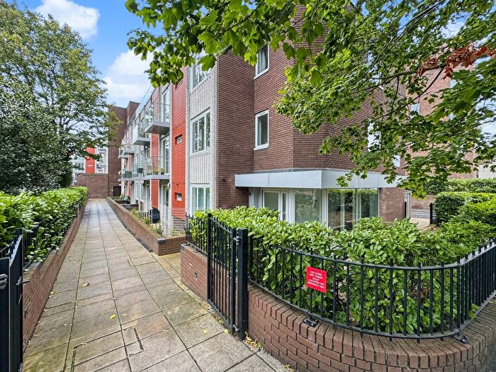 1 Bedroom Flat For Sale In Knoll Rise, Orpington, BR6
