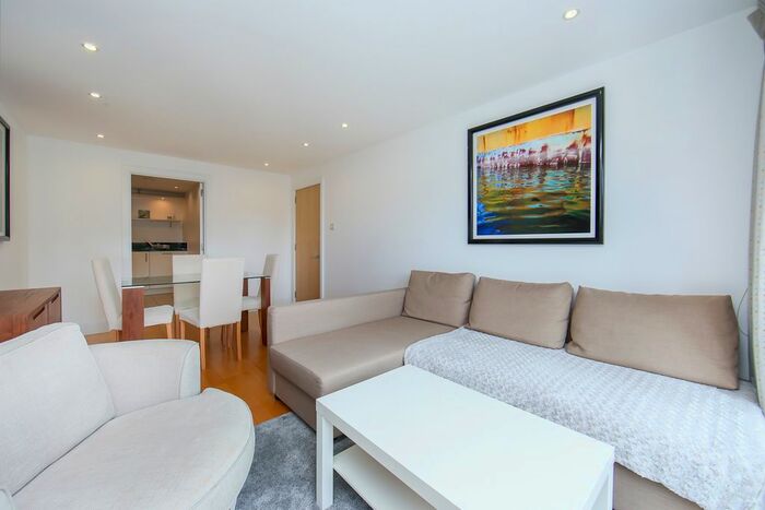 2 Bedroom Flat To Rent In Vauxhall Bridge Road, London, SW1V