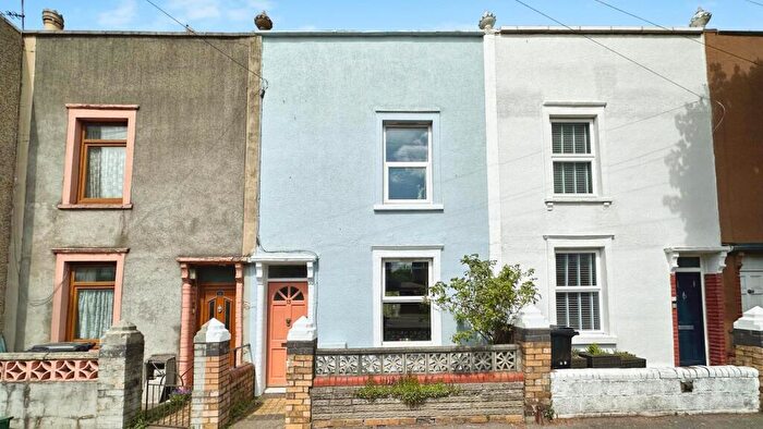 2 Bedroom House For Sale In Staple Hill Road, Bristol, BS16