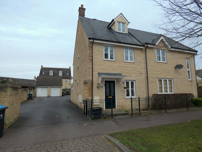 3 Bedroom Semi-Detached House To Rent In Bluebell Way, Carterton, OX18