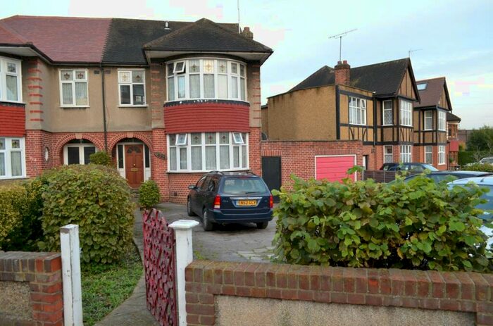Flat To Rent In Chase Road, Southgate, N14
