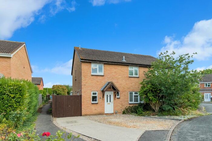 2 Bedroom Semi-Detached House To Rent In Meadow Way, Yarnton, OX5