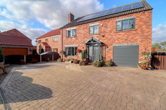4 Bedroom Detached House For Sale In Mere Dyke Road, Luddington, Scunthorpe, DN17
