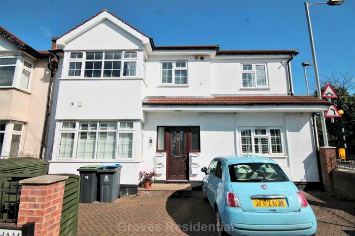 2 Bedroom Flat To Rent In Homersham Road, Norbiton, KT1