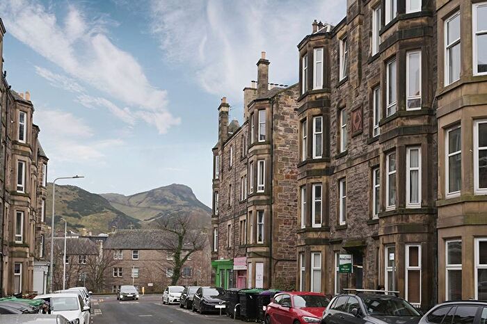 1 Bedroom Flat For Sale In Cambusnethan Street, Edinburgh, EH7