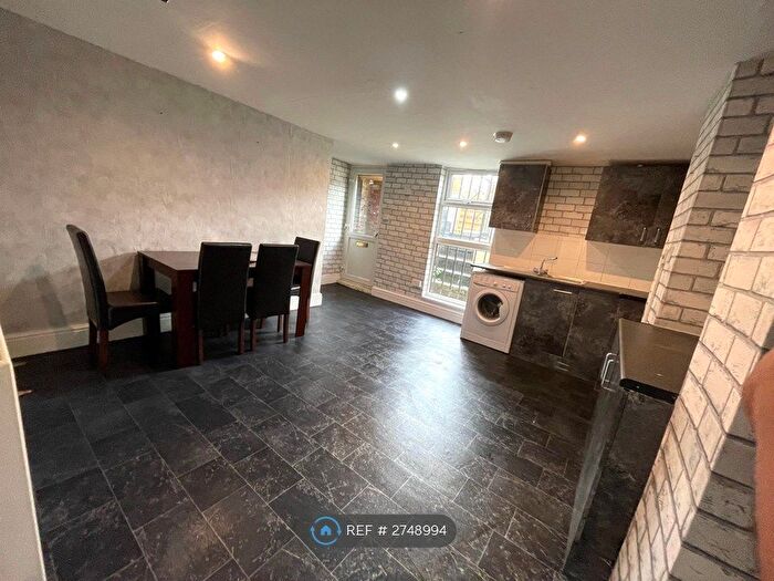2 Bedroom Terraced House To Rent In Colwyn Road, Leeds, LS11
