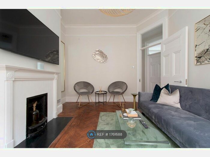 3 Bedroom Flat To Rent In Winsford House, London, W1U