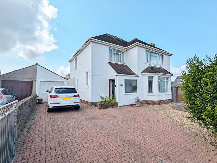 3 Bedroom Detached House For Sale In Park Avenue, Porthcawl, South Glamorgan, Bridgend (County Of), CF36