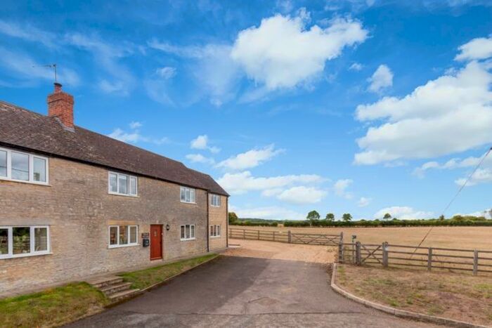 3 Bedroom Cottage To Rent In Stoke Lyne, OX27