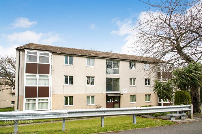 2 Bedroom Flat To Rent In Wycliffe Gardens, Shipley, BD18
