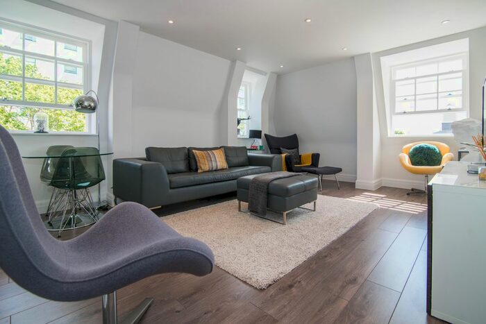 1 Bedroom Flat To Rent In Kew Bridge Road, Brentford, Uk, TW8