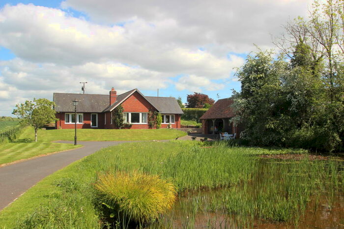 3 Bedroom Detached Bungalow For Sale In Pondfield Ocle Pychard Hereford, HR1