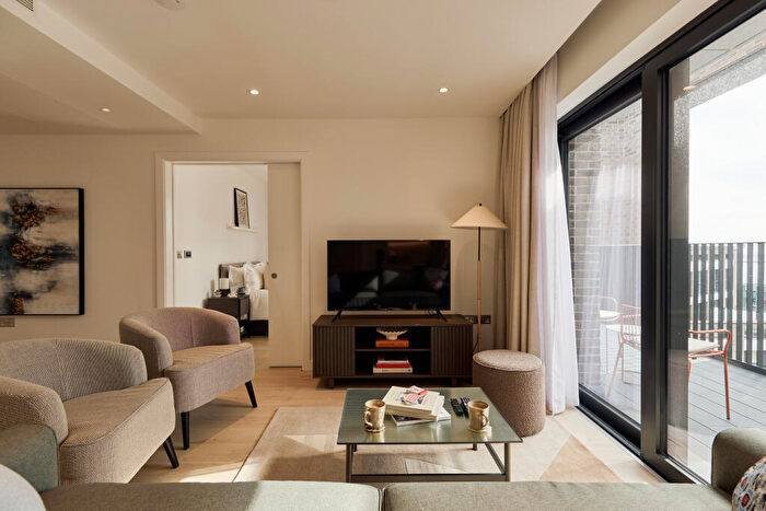 3 Bedroom Apartment To Rent In New Drum Street, Tower Hamlets, London, E1
