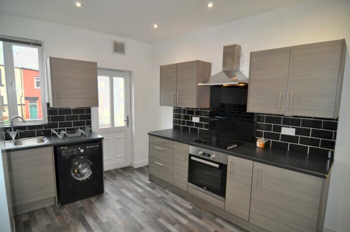 2 Bedroom House To Rent In Corporation Street, Barnsley, S70