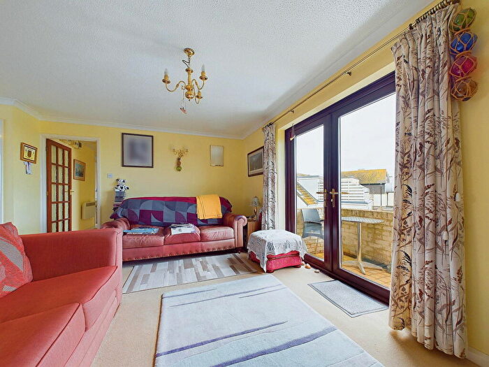1 Bedroom Apartment For Sale In Brighton Road, Lancing, BN15