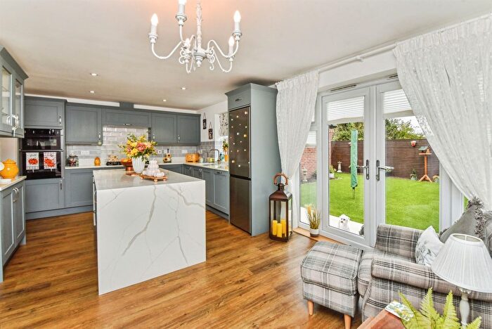 4 Bedroom Detached House For Sale In Cheviot Road, Westbury, BA13