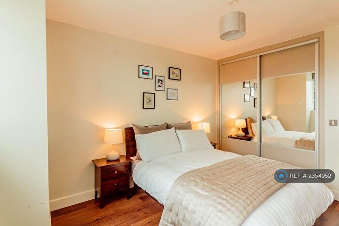 2 Bedroom Flat To Rent In Blackwall Way, London, E14