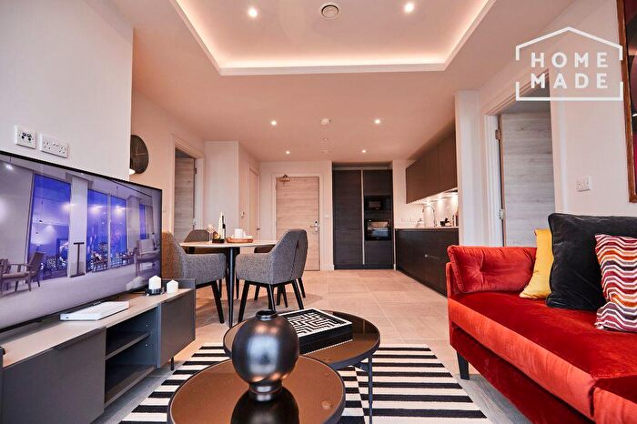 2 Bedroom Flat To Rent In Angel Gardens, M4