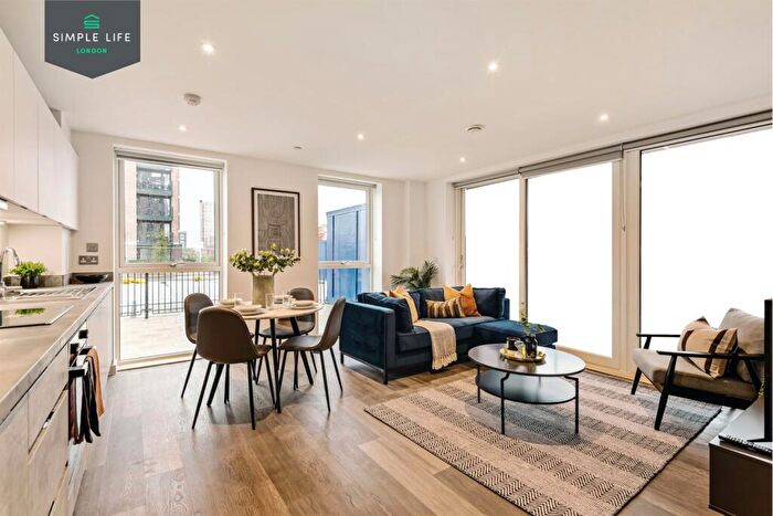 2 Bedroom Apartment To Rent In Bed, Th Floor, Barchetta, Endura House In Beam Park, RM13