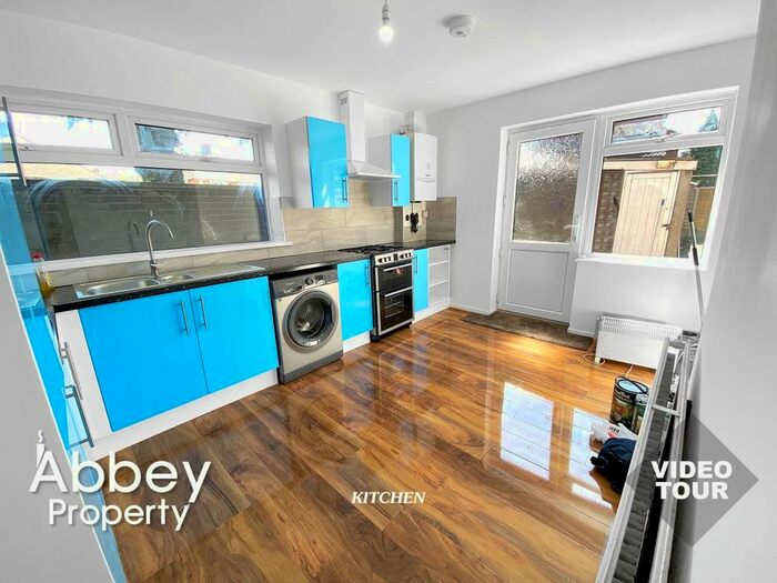 3 Bedroom End Of Terrace House To Rent In Oakley Road, Leagrave, Luton, LU4