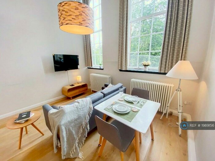 Studio To Rent In Mcdonald Road, Edinburgh, EH7