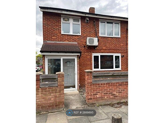 3 Bedroom End Of Terrace House To Rent In Ampleforth Road, London, SE2