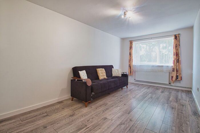 1 Bedroom Flat To Rent In Huxley Close, Northolt, UB5