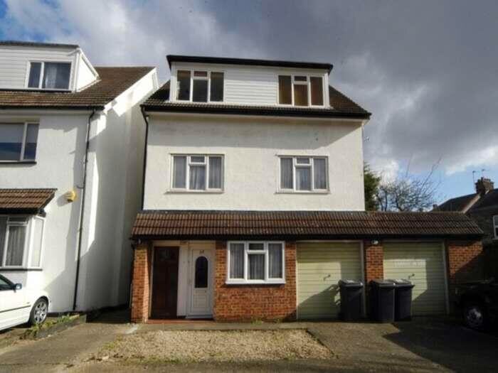 2 Bedroom Flat To Rent In Chislehurst Avenue, London, N12