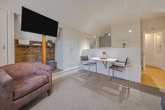 1 Bedroom Flat To Rent In Dedworth Manor, Thames Mead, Windsor, SL4