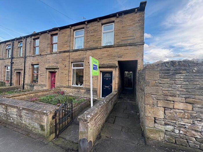 3 Bedroom End Of Terrace House For Sale In Street Houses, Carleton, BD23