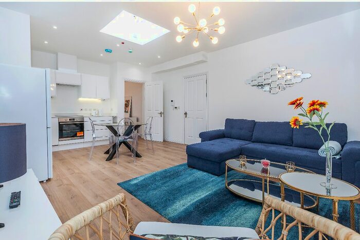 2 Bedroom Flat To Rent In Phoenix Road, Kings Cross, London, NW1