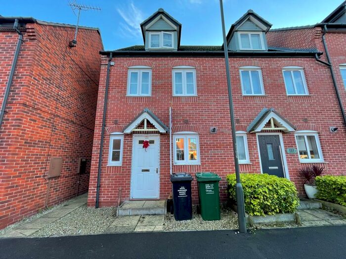 3 Bedroom Town House To Rent In Foss Road, Hilton, Derby, DE65