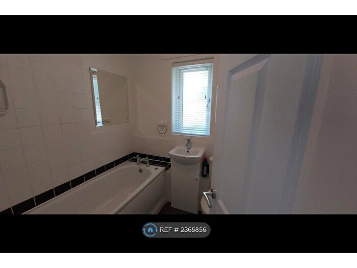 2 Bedroom Flat To Rent In Baron Court, Stevenage, SG1