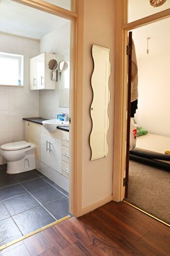 1 Bedroom Flat For Sale In Mayfair, Salford, Lancashire, M7