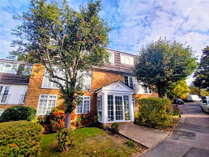 2 Bedroom Flat For Sale In Crofton Way, Enfield, Middlesex, EN2