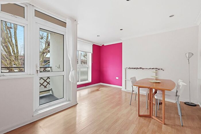 3 Bedroom Flat For Sale In Morant Street, London, E14