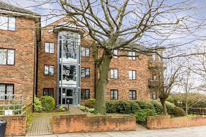 2 Bedroom Flat To Rent In Park View Road, Ealing, W5