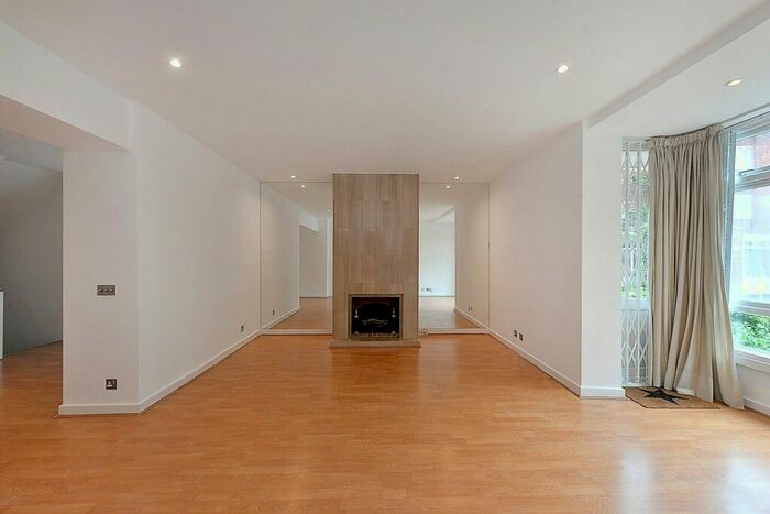 6 Bedroom Property To Rent In Woodsford Square, Holland Park, W14