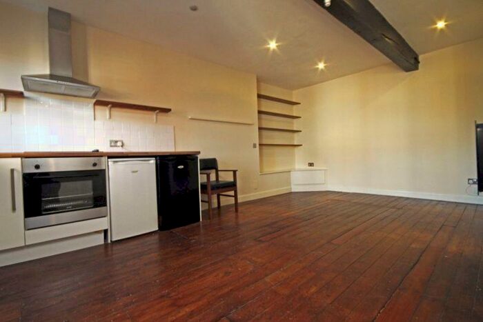 2 Bedroom Flat To Rent In Queen Street, Louth, LN11