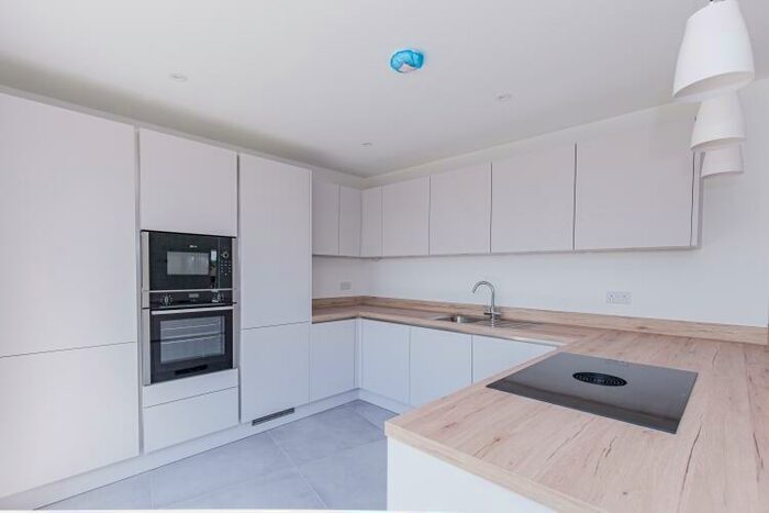 2 Bedroom Apartment To Rent In Denchworth Road, Grove, OX12