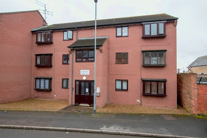 2 Bedroom Flat To Rent In Lodge Court, York Road, Wellingborough, NN8