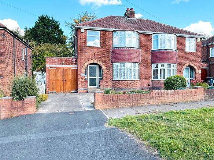 3 Bedroom Semi-Detached House For Sale In Newland Park Drive, York, YO10