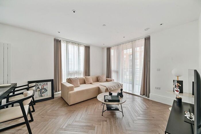 2 Bedroom Apartment To Rent In Fellowes Rise, Winchester, SO22
