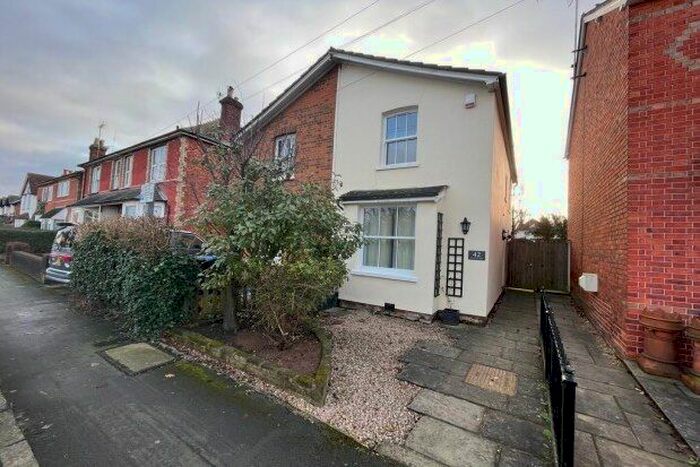 2 Bedroom Semi-Detached House To Rent In Station Road, West Byfleet, KT14